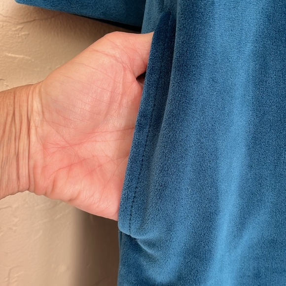 Velour Robe - Picture 4 of 4